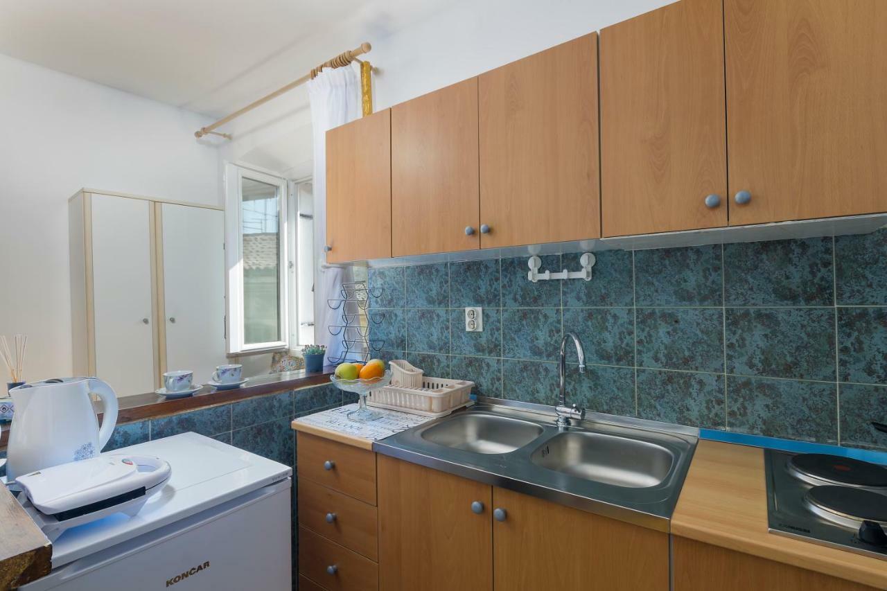 Studio Apartman Ela Pula Eksteriør billede